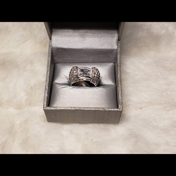 Silver Ring with Crystals & Large Main Stone 8.5 - Picture 8 of 8